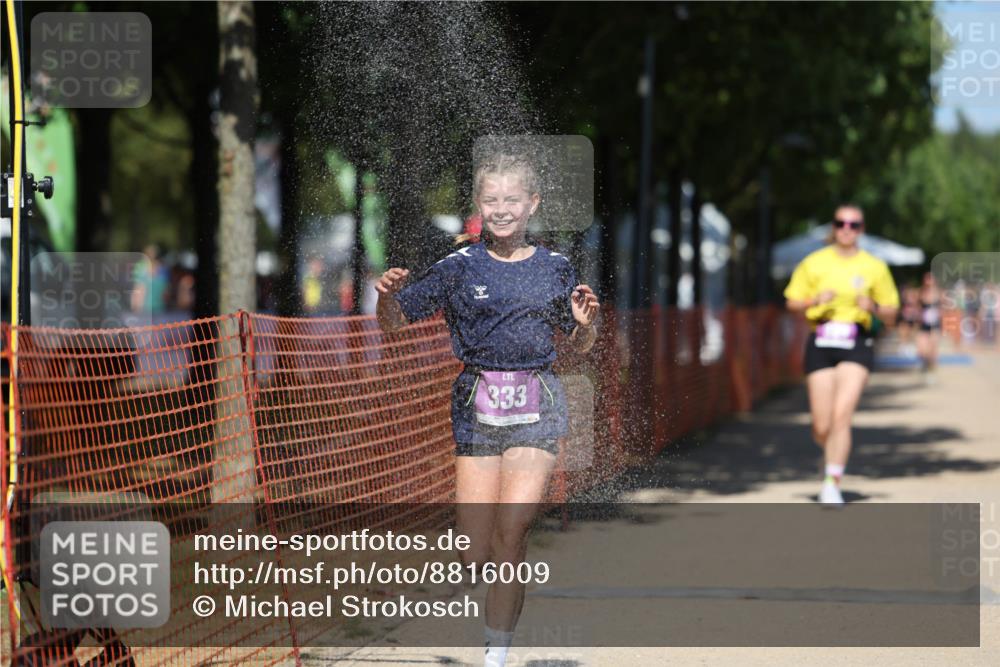 07.09.2025 - 19. Norderstedt Triathlon Michael Strokosch http://msf.ph/oto/8816009 07.09.2025 13:38:23 Laufen 329, 333 meine-sportfotos.de