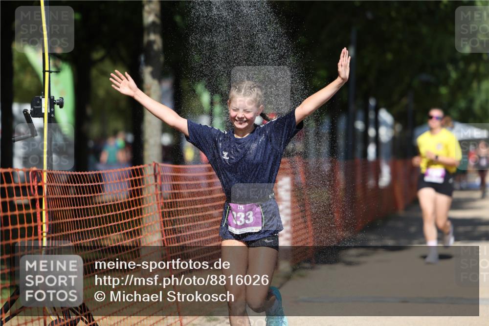 07.09.2025 - 19. Norderstedt Triathlon Michael Strokosch http://msf.ph/oto/8816026 07.09.2025 13:38:23 Laufen 329, 333 meine-sportfotos.de