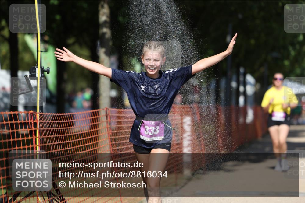 07.09.2025 - 19. Norderstedt Triathlon Michael Strokosch http://msf.ph/oto/8816034 07.09.2025 13:38:24 Laufen 329, 333 meine-sportfotos.de