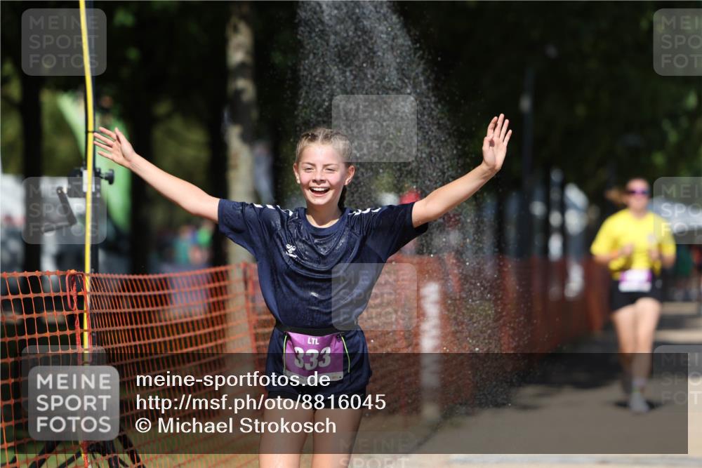 07.09.2025 - 19. Norderstedt Triathlon Michael Strokosch http://msf.ph/oto/8816045 07.09.2025 13:38:24 Laufen 329, 333 meine-sportfotos.de