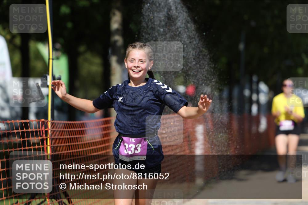 07.09.2025 - 19. Norderstedt Triathlon Michael Strokosch http://msf.ph/oto/8816052 07.09.2025 13:38:24 Laufen 329, 333 meine-sportfotos.de
