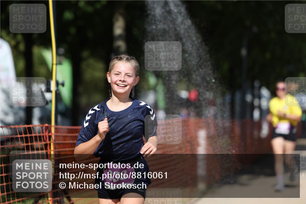 07.09.2025 - 19. Norderstedt Triathlon Michael Strokosch http://msf.ph/oto/8816061 07.09.2025 13:38:24 Laufen 329, 333 meine-sportfotos.de