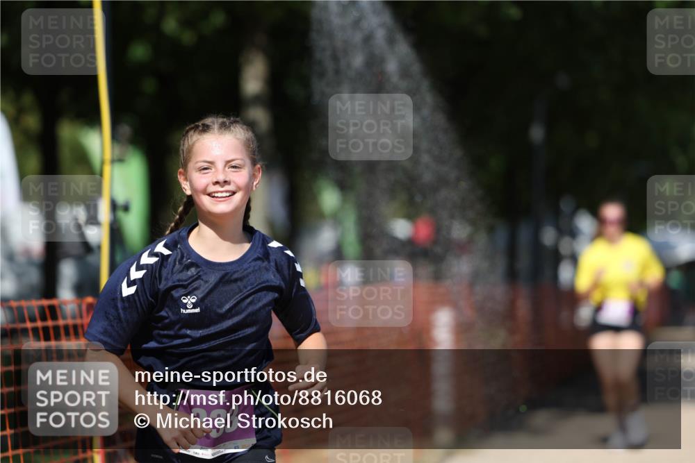 07.09.2025 - 19. Norderstedt Triathlon Michael Strokosch http://msf.ph/oto/8816068 07.09.2025 13:38:24 Laufen 329, 333 meine-sportfotos.de