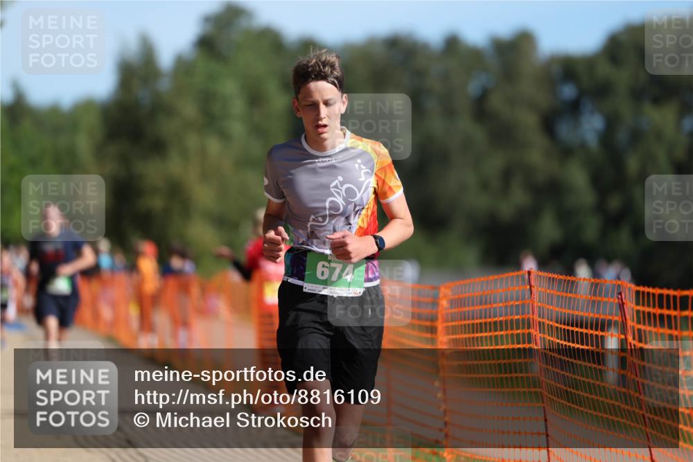 07.09.2025 - 19. Norderstedt Triathlon Michael Strokosch http://msf.ph/oto/8816109 07.09.2025 10:47:04 Laufen 105, 674, 693 meine-sportfotos.de