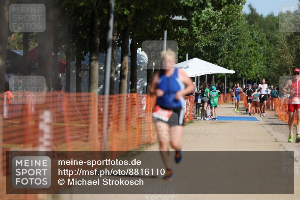 07.09.2025 - 19. Norderstedt Triathlon Michael Strokosch http://msf.ph/oto/8816110 07.09.2025 11:45:42 Laufen 229 meine-sportfotos.de