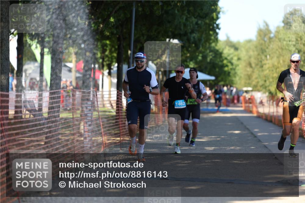 07.09.2025 - 19. Norderstedt Triathlon Michael Strokosch http://msf.ph/oto/8816143 07.09.2025 15:35:17 Laufen 364, 968, 1000, 1462 meine-sportfotos.de