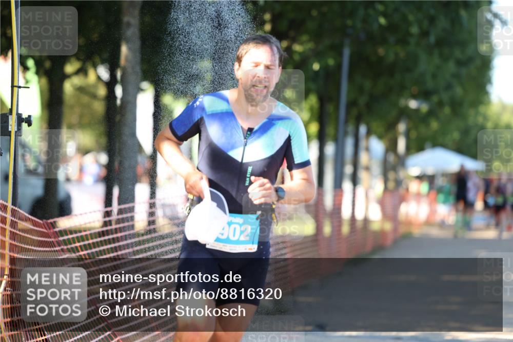 07.09.2025 - 19. Norderstedt Triathlon Michael Strokosch http://msf.ph/oto/8816320 07.09.2025 16:33:10 Laufen 902, 1606, 1609 meine-sportfotos.de