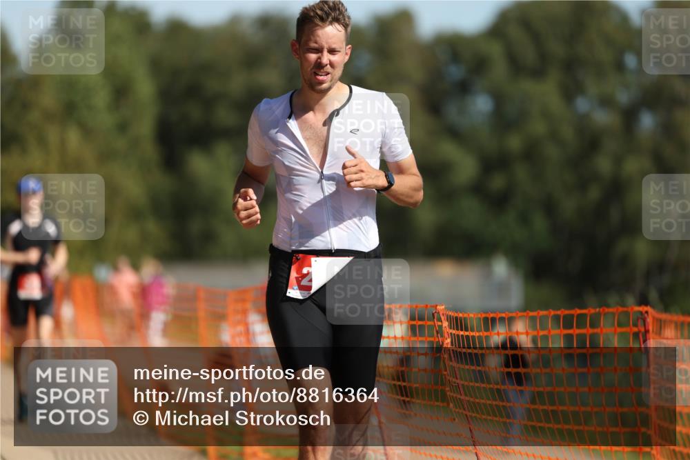 07.09.2025 - 19. Norderstedt Triathlon Michael Strokosch http://msf.ph/oto/8816364 07.09.2025 11:46:03 Laufen 276, 306, 1165 meine-sportfotos.de
