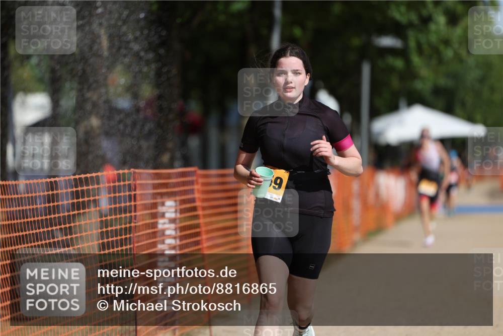 07.09.2025 - 19. Norderstedt Triathlon Michael Strokosch http://msf.ph/oto/8816865 07.09.2025 11:47:14 Laufen 1158, 1159 meine-sportfotos.de