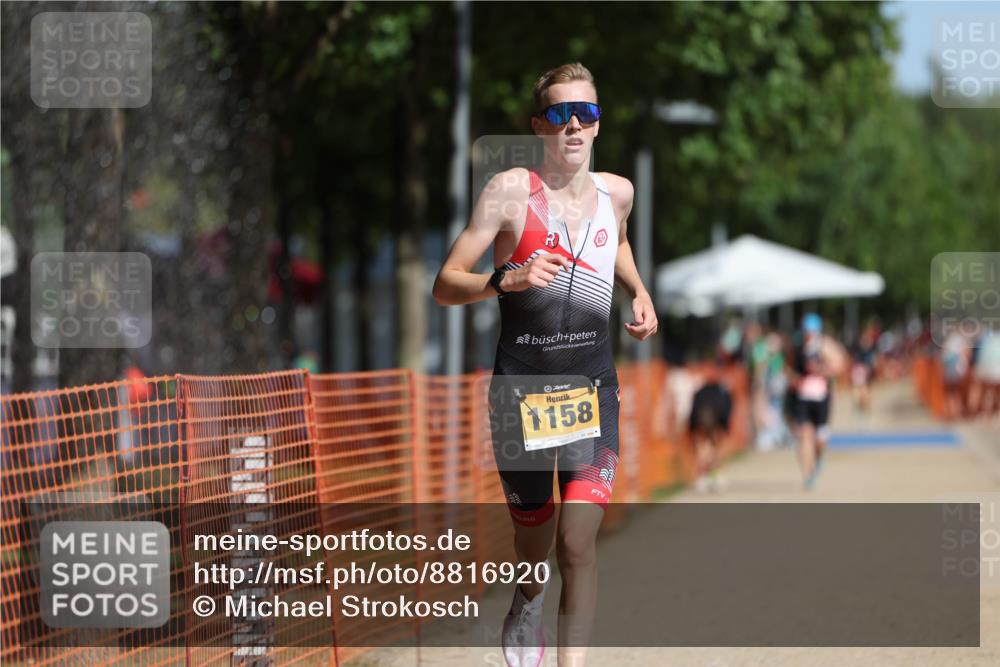 07.09.2025 - 19. Norderstedt Triathlon Michael Strokosch http://msf.ph/oto/8816920 07.09.2025 11:47:20 Laufen 1158 meine-sportfotos.de