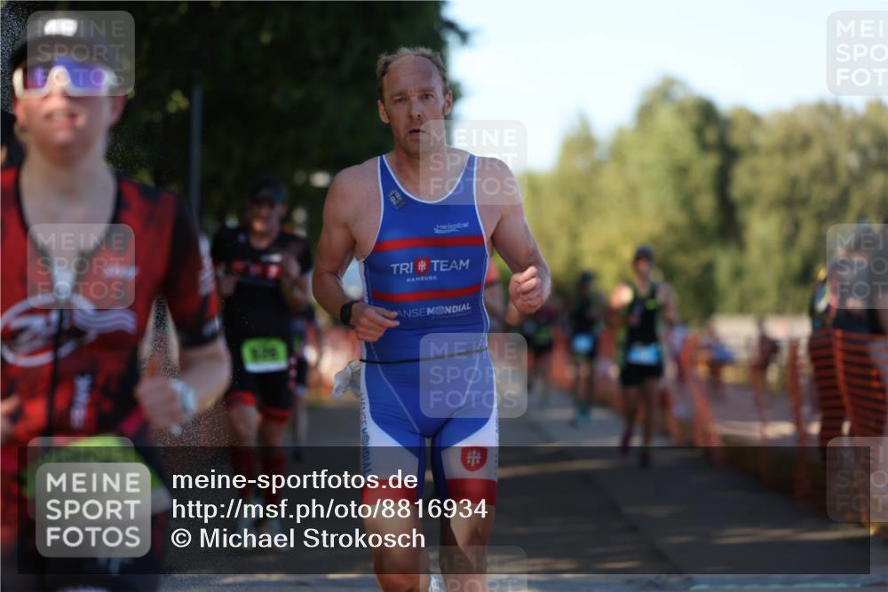 07.09.2025 - 19. Norderstedt Triathlon Michael Strokosch http://msf.ph/oto/8816934 07.09.2025 16:35:22 Laufen 387, 390, 526, 1429, 1455, 1600, 1616 meine-sportfotos.de