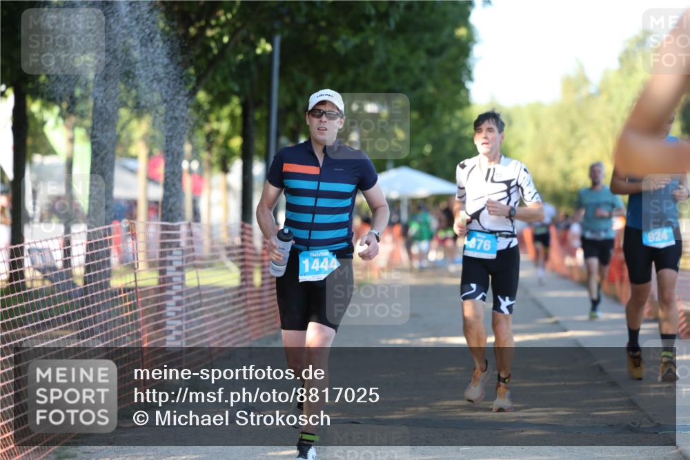 07.09.2025 - 19. Norderstedt Triathlon Michael Strokosch http://msf.ph/oto/8817025 07.09.2025 16:35:47 Laufen 376, 913, 924, 946, 1444 meine-sportfotos.de