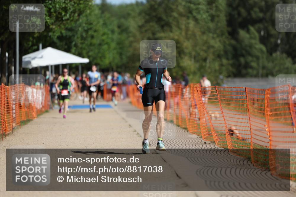 07.09.2025 - 19. Norderstedt Triathlon Michael Strokosch http://msf.ph/oto/8817038 07.09.2025 11:47:43 Laufen 1301, 1313 meine-sportfotos.de