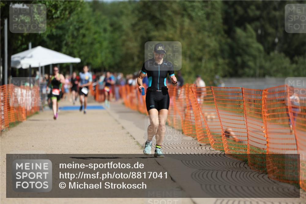 07.09.2025 - 19. Norderstedt Triathlon Michael Strokosch http://msf.ph/oto/8817041 07.09.2025 11:47:43 Laufen 1301, 1313 meine-sportfotos.de