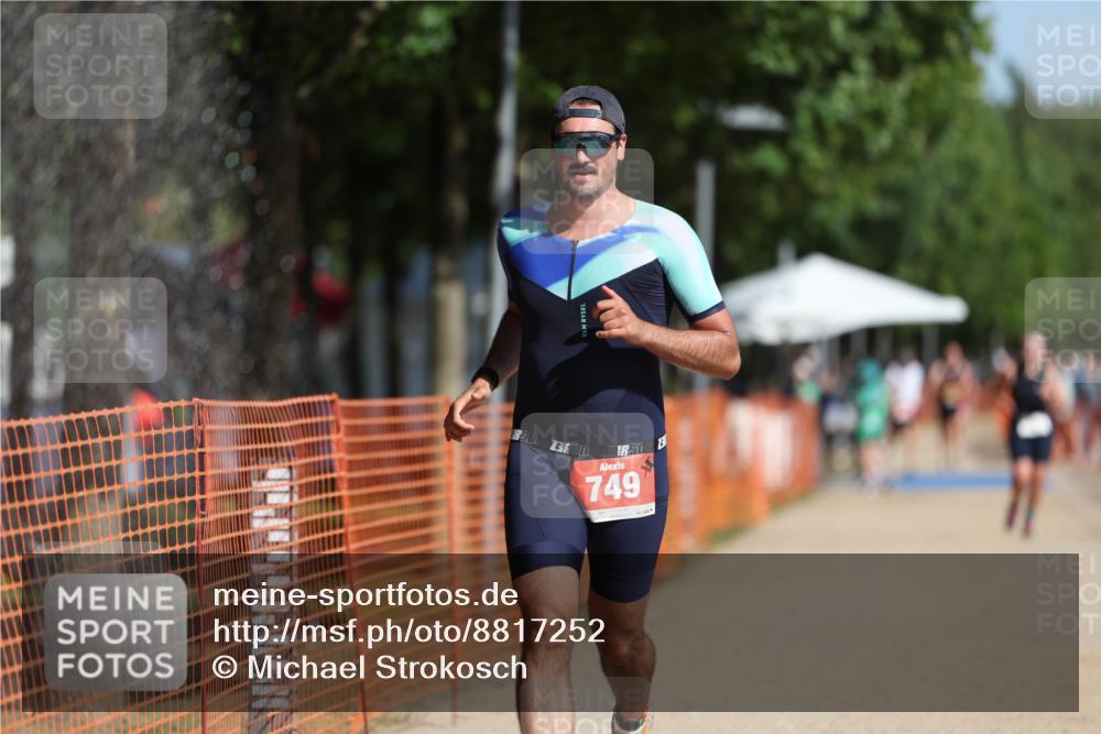 07.09.2025 - 19. Norderstedt Triathlon Michael Strokosch http://msf.ph/oto/8817252 07.09.2025 11:48:24 Laufen 749 meine-sportfotos.de