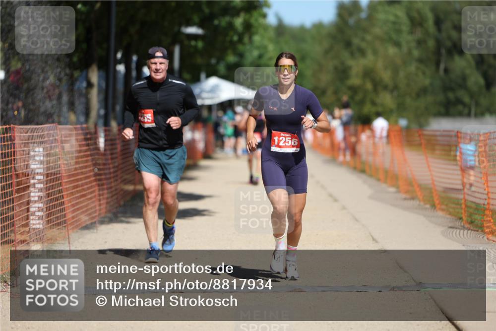 07.09.2025 - 19. Norderstedt Triathlon Michael Strokosch http://msf.ph/oto/8817934 07.09.2025 12:59:24 Laufen 1255, 1256 meine-sportfotos.de