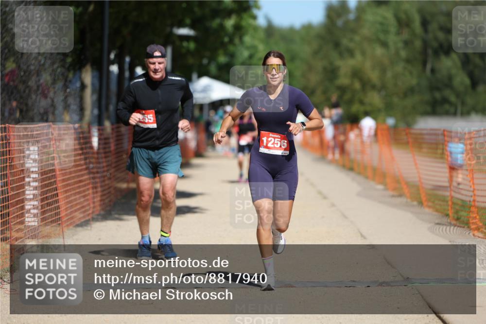 07.09.2025 - 19. Norderstedt Triathlon Michael Strokosch http://msf.ph/oto/8817940 07.09.2025 12:59:25 Laufen 1255, 1256 meine-sportfotos.de