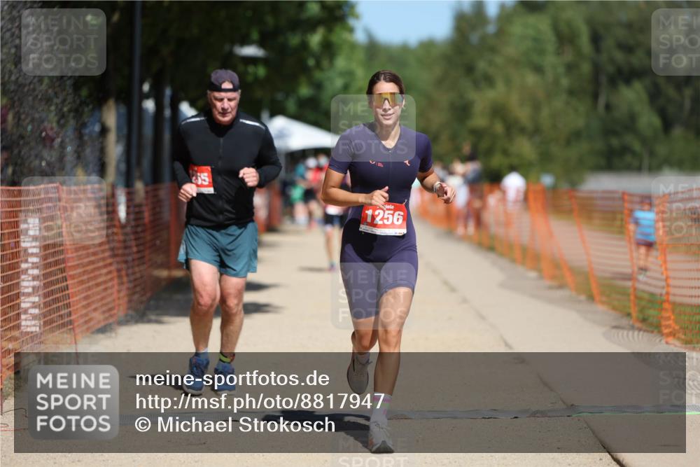 07.09.2025 - 19. Norderstedt Triathlon Michael Strokosch http://msf.ph/oto/8817947 07.09.2025 12:59:25 Laufen 1255, 1256 meine-sportfotos.de