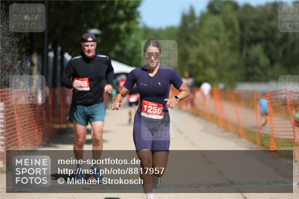 07.09.2025 - 19. Norderstedt Triathlon Michael Strokosch http://msf.ph/oto/8817957 07.09.2025 12:59:25 Laufen 1255, 1256 meine-sportfotos.de