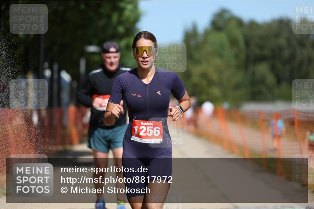 07.09.2025 - 19. Norderstedt Triathlon Michael Strokosch http://msf.ph/oto/8817972 07.09.2025 12:59:26 Laufen 1255, 1256 meine-sportfotos.de