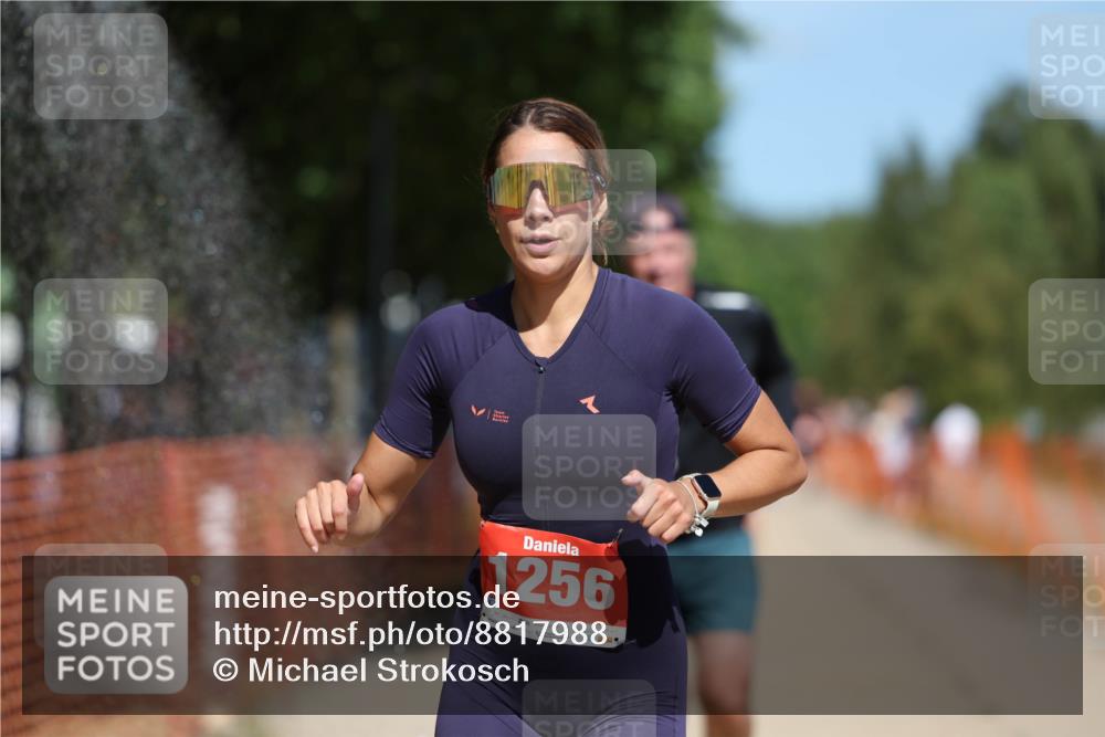 07.09.2025 - 19. Norderstedt Triathlon Michael Strokosch http://msf.ph/oto/8817988 07.09.2025 12:59:27 Laufen 1255, 1256 meine-sportfotos.de