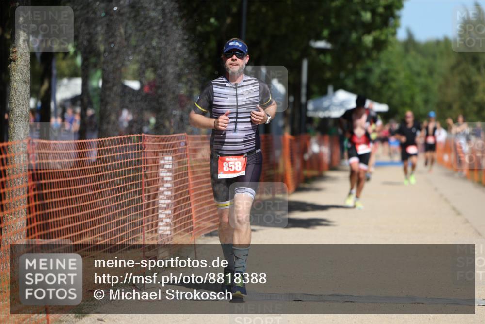 07.09.2025 - 19. Norderstedt Triathlon Michael Strokosch http://msf.ph/oto/8818388 07.09.2025 13:00:09 Laufen 695, 858 meine-sportfotos.de