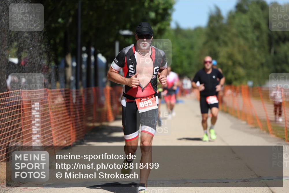07.09.2025 - 19. Norderstedt Triathlon Michael Strokosch http://msf.ph/oto/8818499 07.09.2025 13:00:15 Laufen 695, 820, 1247, 1322, 1342 meine-sportfotos.de