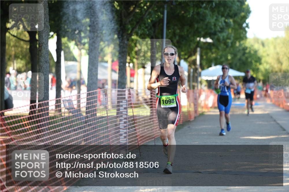 07.09.2025 - 19. Norderstedt Triathlon Michael Strokosch http://msf.ph/oto/8818506 07.09.2025 16:42:12 Laufen 461, 1056, 1098 meine-sportfotos.de