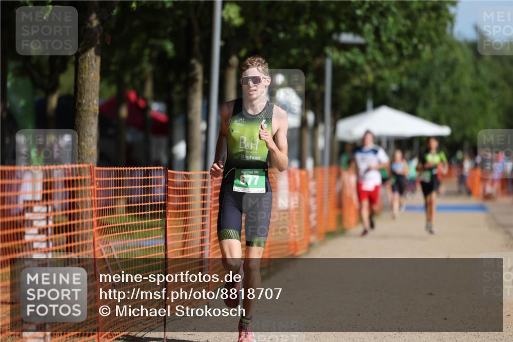 07.09.2025 - 19. Norderstedt Triathlon Michael Strokosch http://msf.ph/oto/8818707 07.09.2025 10:50:20 Laufen 677 meine-sportfotos.de