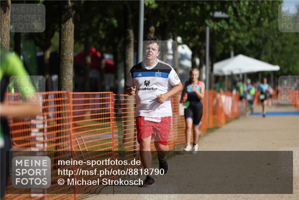 07.09.2025 - 19. Norderstedt Triathlon Michael Strokosch http://msf.ph/oto/8818790 07.09.2025 10:50:29 Laufen 67, 110, 1126 meine-sportfotos.de