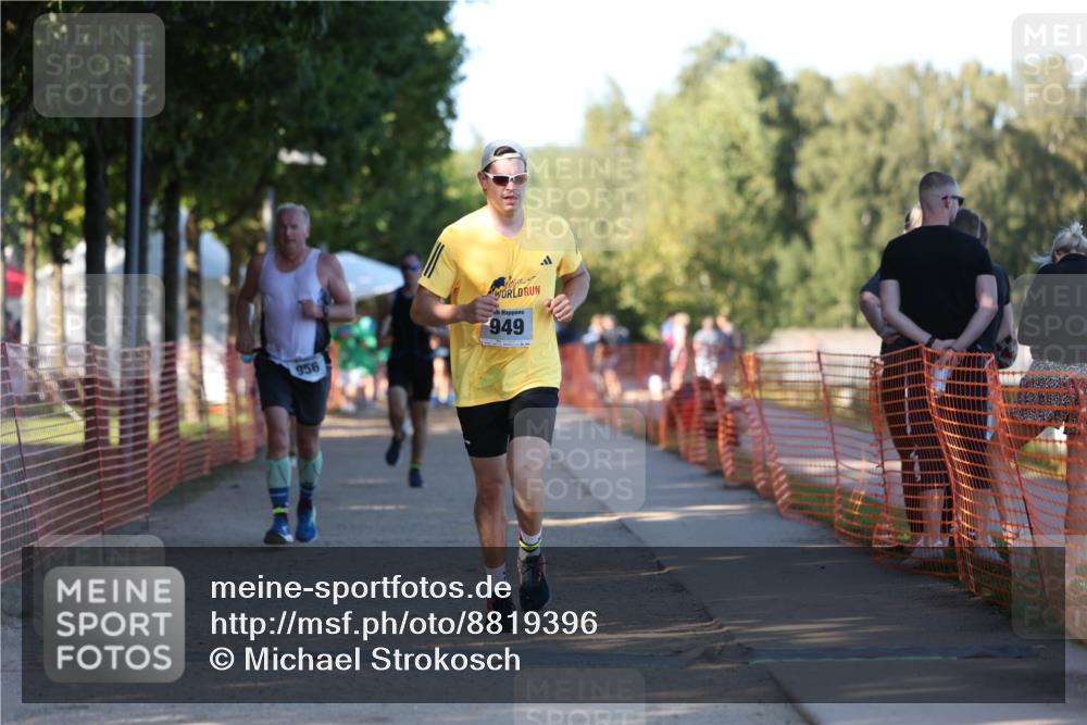 07.09.2025 - 19. Norderstedt Triathlon Michael Strokosch http://msf.ph/oto/8819396 07.09.2025 16:45:58 Laufen 949, 951, 956, 1601 meine-sportfotos.de