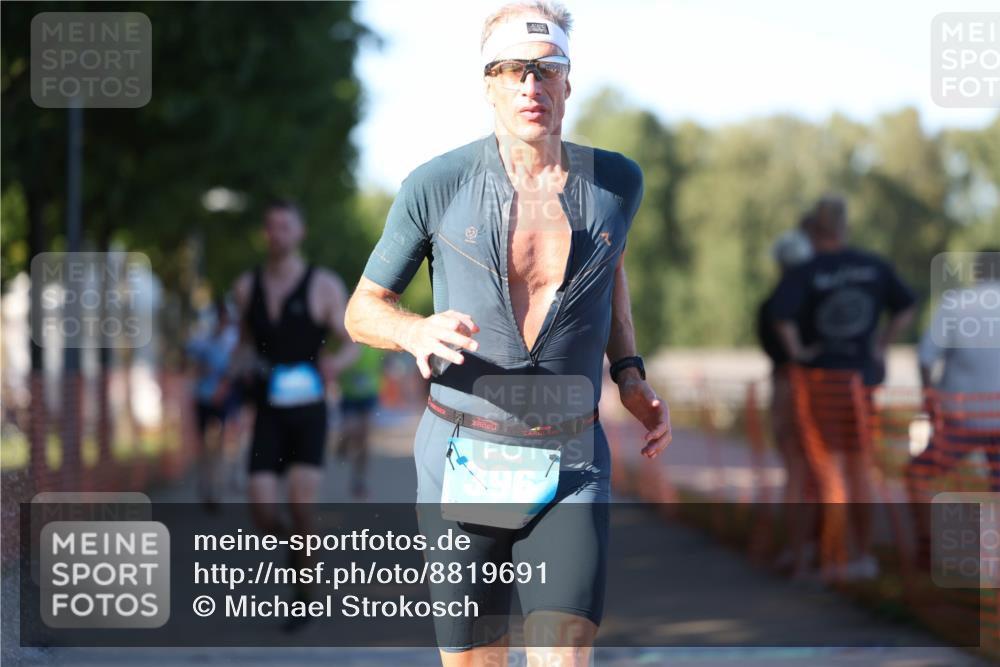 07.09.2025 - 19. Norderstedt Triathlon Michael Strokosch http://msf.ph/oto/8819691 07.09.2025 16:48:04 Laufen 396, 889, 903, 910, 947, 1074, 1618 meine-sportfotos.de