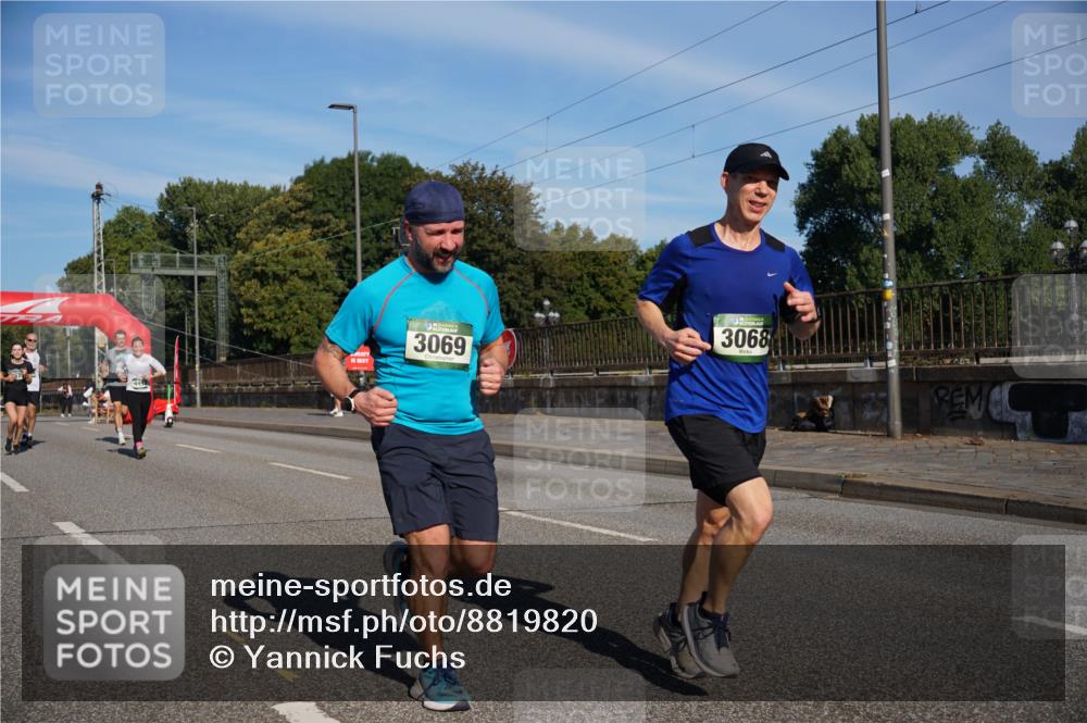 07.09.2025 - BARMER Alsterlauf Yannick Fuchs http://msf.ph/oto/8819820 07.09.2025 09:44:32 Laufen 3069, 3068 meine-sportfotos.de