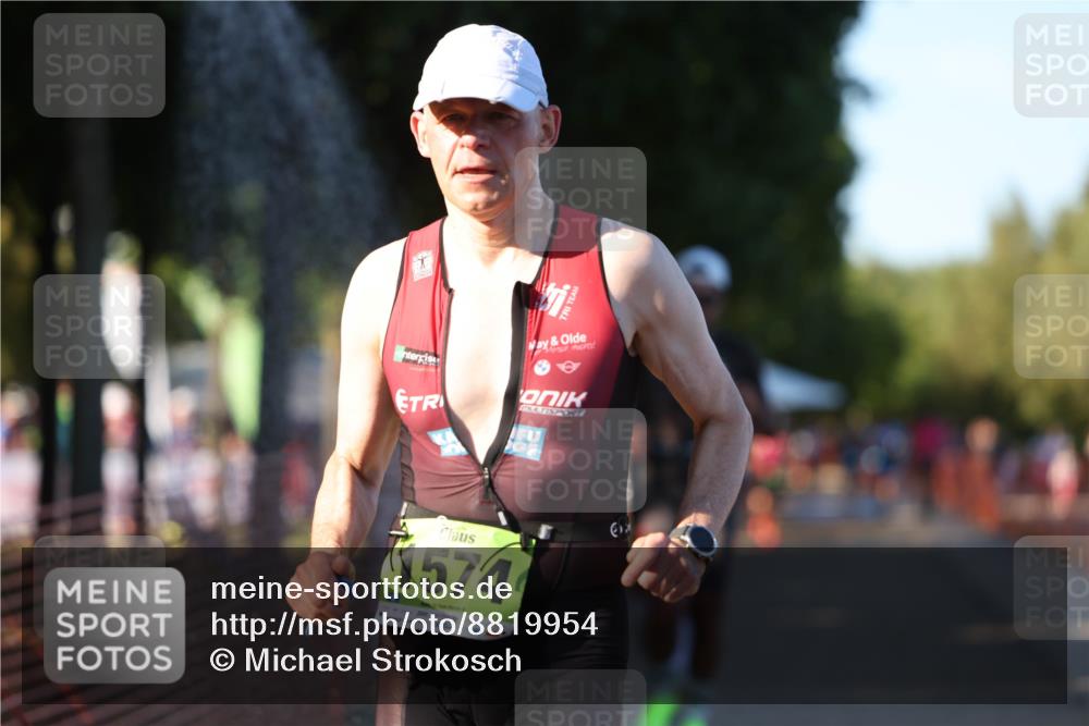07.09.2025 - 19. Norderstedt Triathlon Michael Strokosch http://msf.ph/oto/8819954 07.09.2025 16:49:15 Laufen 371, 1442, 1574 meine-sportfotos.de
