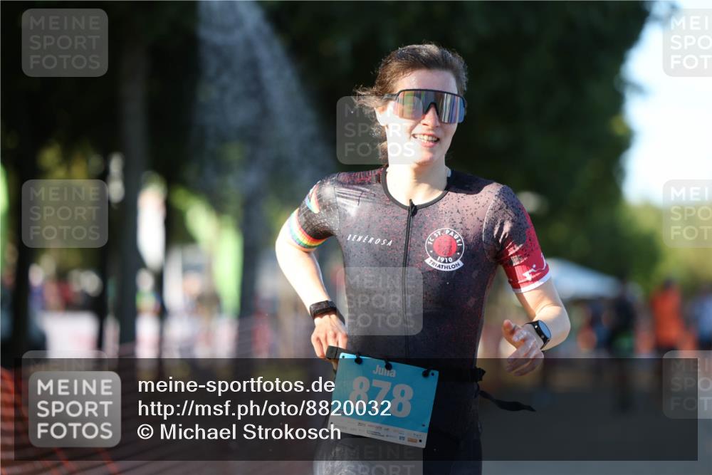 07.09.2025 - 19. Norderstedt Triathlon Michael Strokosch http://msf.ph/oto/8820032 07.09.2025 16:49:38 Laufen 878, 933, 1058, 1096 meine-sportfotos.de