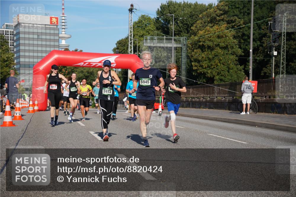07.09.2025 - BARMER Alsterlauf Yannick Fuchs http://msf.ph/oto/8820424 07.09.2025 09:45:01 Laufen 6017, 54561, 5972, 1658, 5942, 5945, 76 meine-sportfotos.de