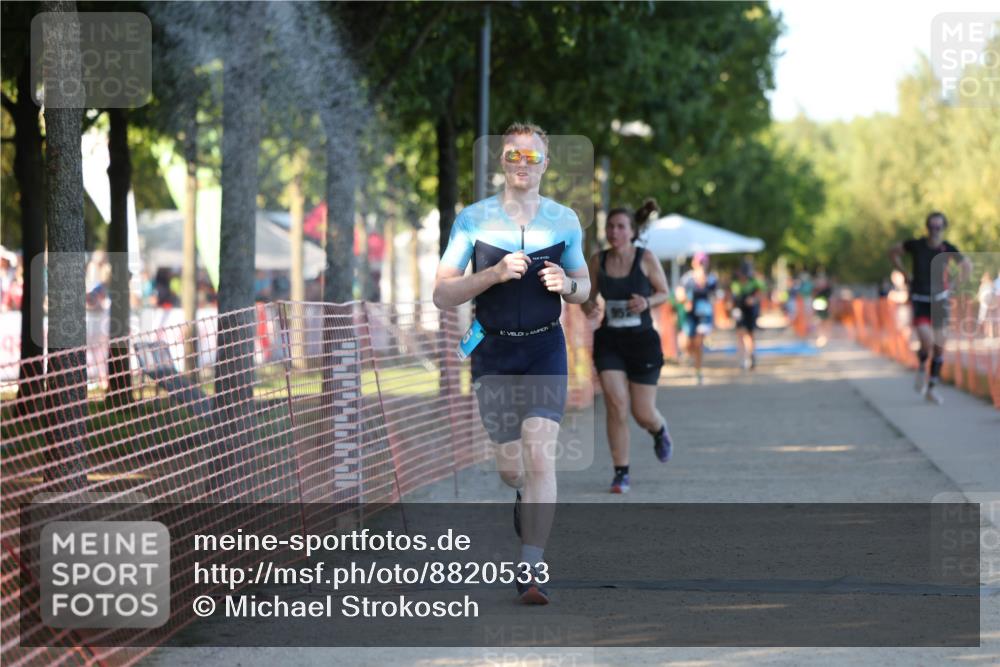 07.09.2025 - 19. Norderstedt Triathlon Michael Strokosch http://msf.ph/oto/8820533 07.09.2025 16:53:26 Laufen 386, 885, 952 meine-sportfotos.de