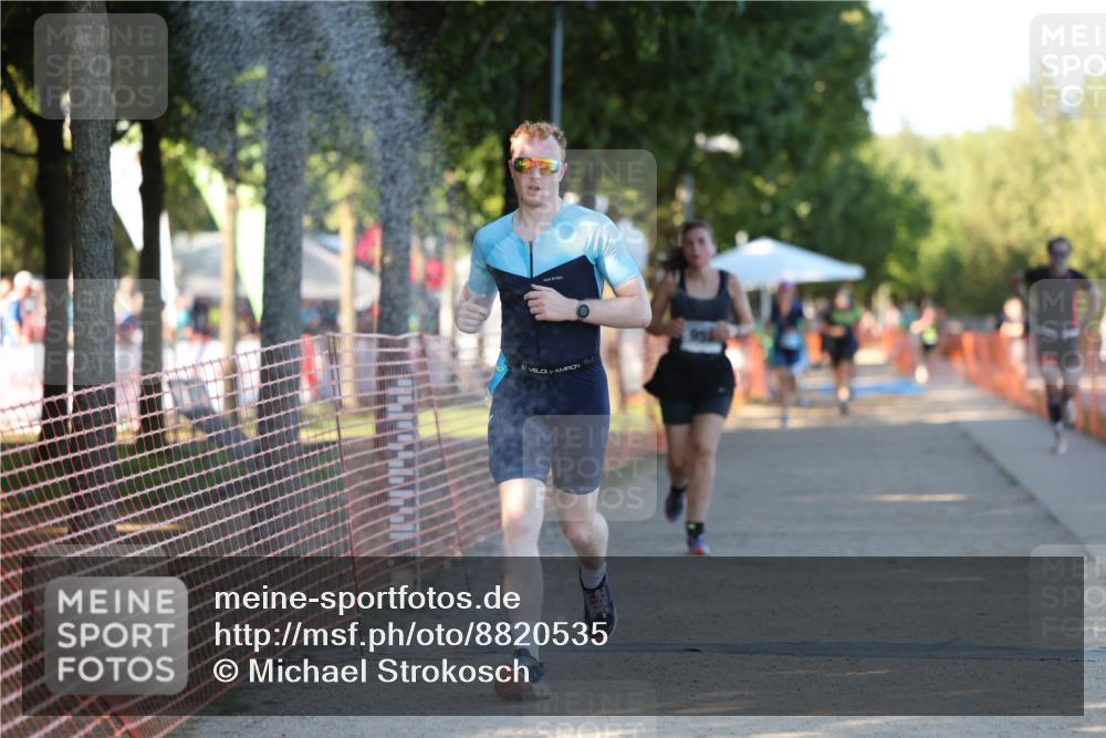 07.09.2025 - 19. Norderstedt Triathlon Michael Strokosch http://msf.ph/oto/8820535 07.09.2025 16:53:27 Laufen 386, 885, 952 meine-sportfotos.de