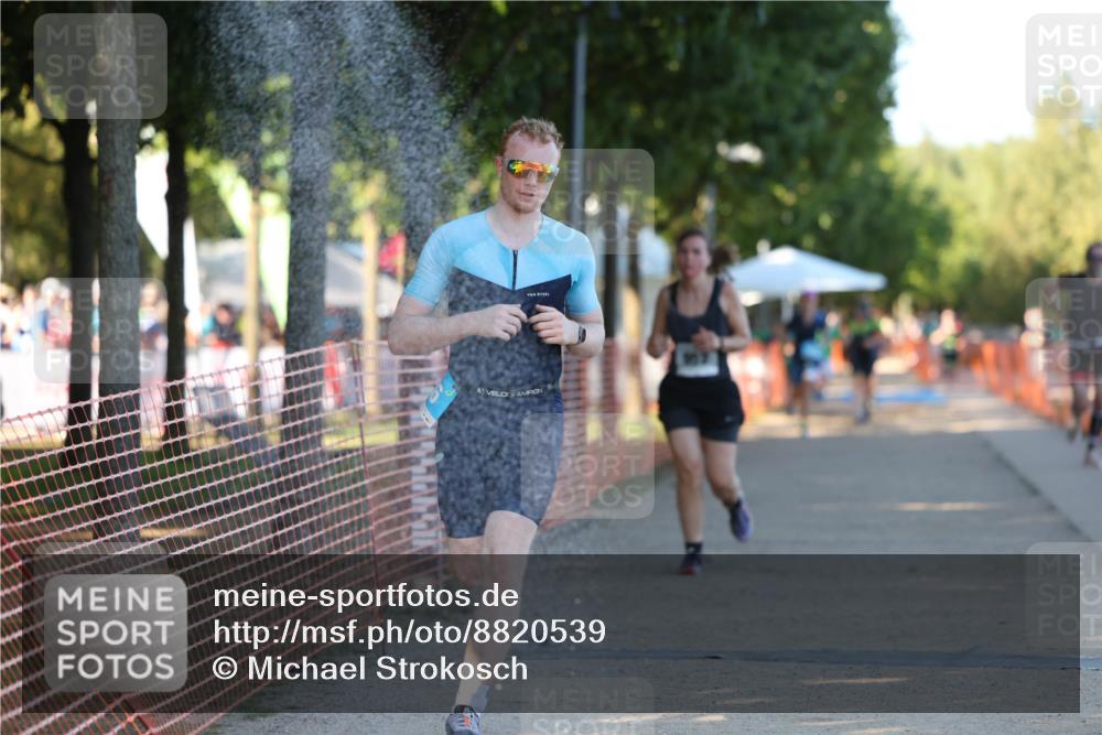 07.09.2025 - 19. Norderstedt Triathlon Michael Strokosch http://msf.ph/oto/8820539 07.09.2025 16:53:27 Laufen 386, 885, 952 meine-sportfotos.de