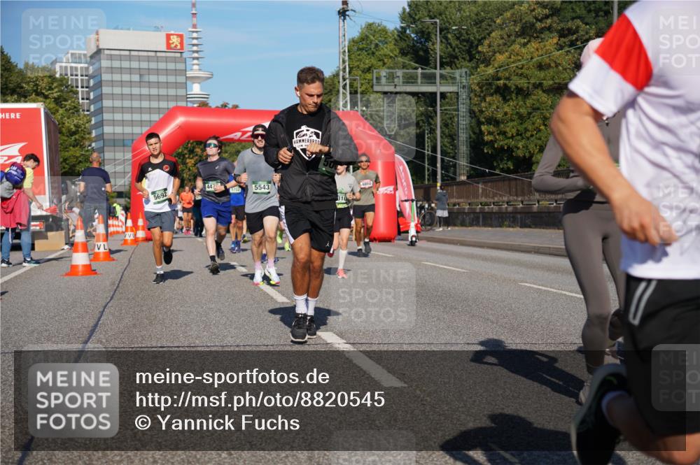 07.09.2025 - BARMER Alsterlauf Yannick Fuchs http://msf.ph/oto/8820545 07.09.2025 09:45:08 Laufen 5692, 447, 5702, 5543, 310 meine-sportfotos.de