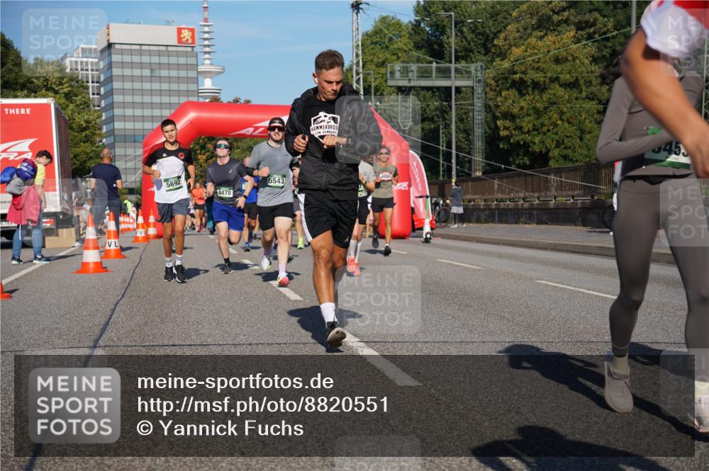 07.09.2025 - BARMER Alsterlauf Yannick Fuchs http://msf.ph/oto/8820551 07.09.2025 09:45:09 Laufen 5692, 4478, 5543, 4880, 455 meine-sportfotos.de
