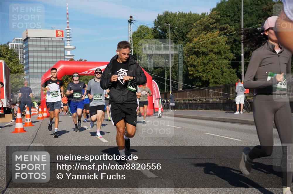 07.09.2025 - BARMER Alsterlauf Yannick Fuchs http://msf.ph/oto/8820556 07.09.2025 09:45:09 Laufen 5692, 4478, 5543, 4880, 3 meine-sportfotos.de