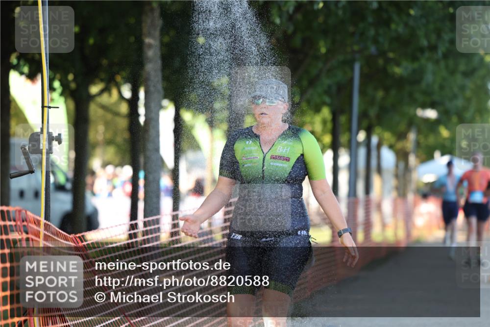 07.09.2025 - 19. Norderstedt Triathlon Michael Strokosch http://msf.ph/oto/8820588 07.09.2025 16:53:49 Laufen 390, 405, 454, 1083 meine-sportfotos.de