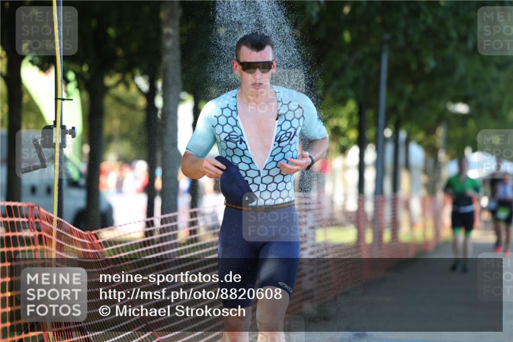 07.09.2025 - 19. Norderstedt Triathlon Michael Strokosch http://msf.ph/oto/8820608 07.09.2025 16:53:57 Laufen 390, 405, 466, 1083, 1104 meine-sportfotos.de