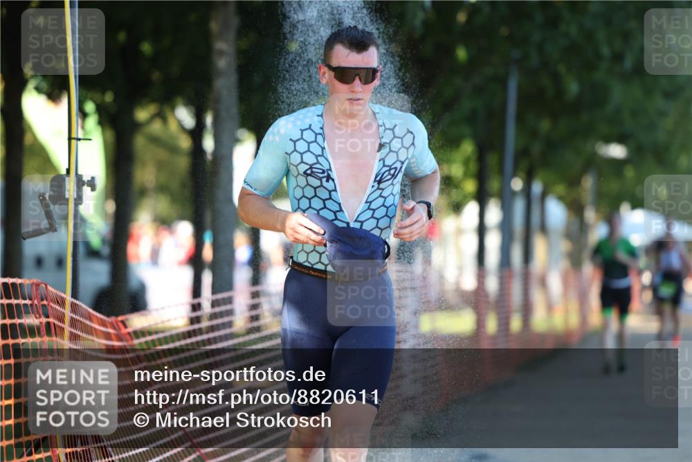 07.09.2025 - 19. Norderstedt Triathlon Michael Strokosch http://msf.ph/oto/8820611 07.09.2025 16:53:57 Laufen 390, 405, 466, 1083, 1104 meine-sportfotos.de