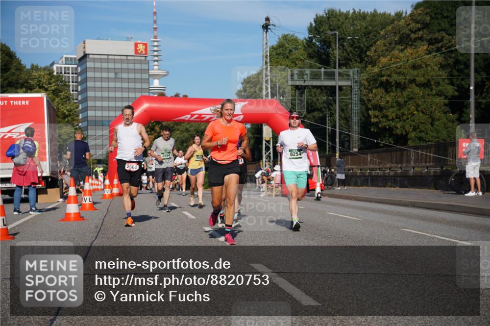 07.09.2025 - BARMER Alsterlauf Yannick Fuchs http://msf.ph/oto/8820753 07.09.2025 09:45:20 Laufen 2562, 2894, 8254 meine-sportfotos.de