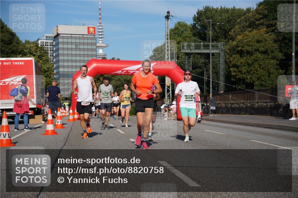 07.09.2025 - BARMER Alsterlauf Yannick Fuchs http://msf.ph/oto/8820758 07.09.2025 09:45:20 Laufen 2562, 2894, 8254 meine-sportfotos.de