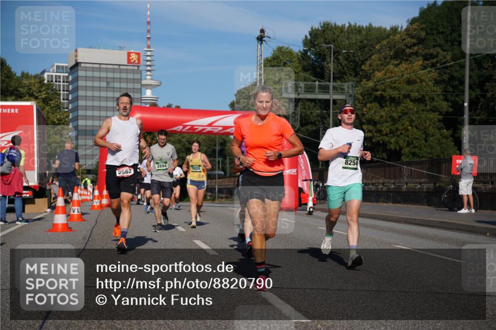 07.09.2025 - BARMER Alsterlauf Yannick Fuchs http://msf.ph/oto/8820790 07.09.2025 09:45:21 Laufen 2894, 2562, 5020, 8254 meine-sportfotos.de