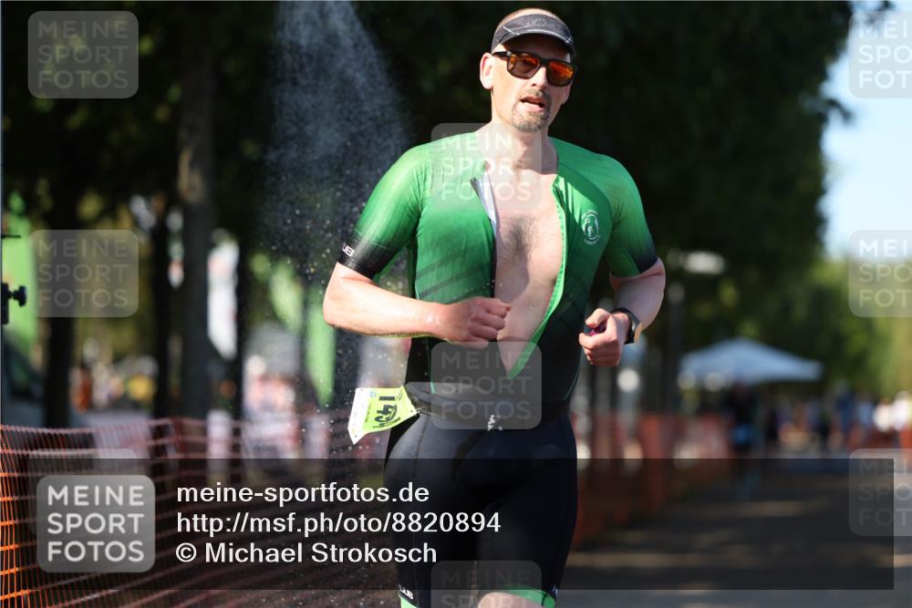 07.09.2025 - 19. Norderstedt Triathlon Michael Strokosch http://msf.ph/oto/8820894 07.09.2025 15:52:19 Laufen 440, 463, 1494 meine-sportfotos.de