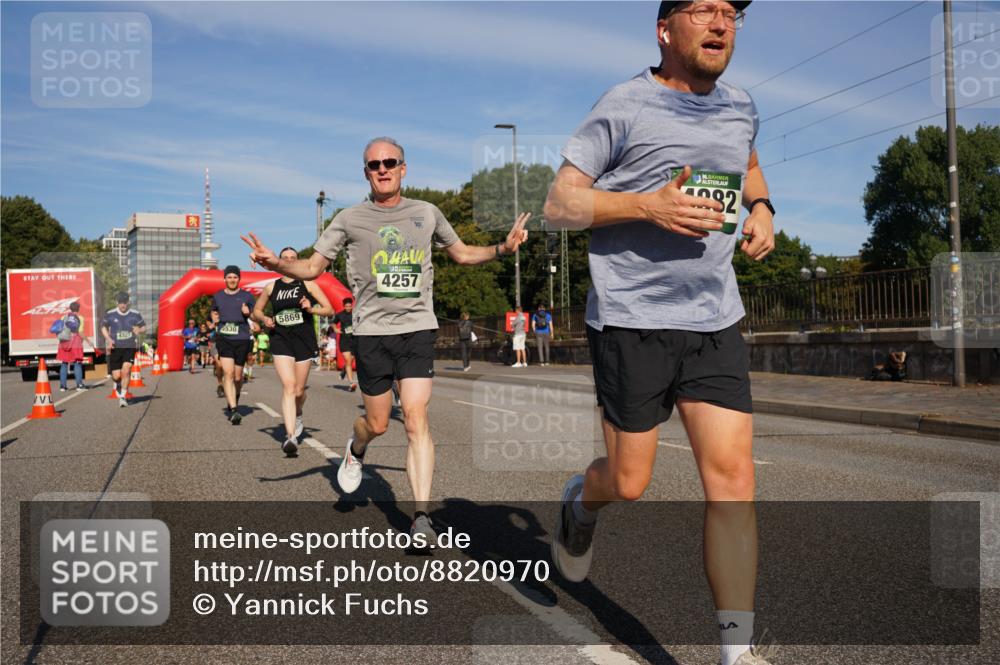 07.09.2025 - BARMER Alsterlauf Yannick Fuchs http://msf.ph/oto/8820970 07.09.2025 09:45:31 Laufen 4257, 5869, 4827, 530, 36, 92 meine-sportfotos.de